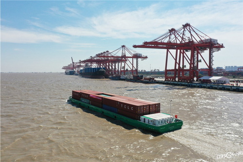 2022-10-11--120TEU--首航-1--压缩.jpg