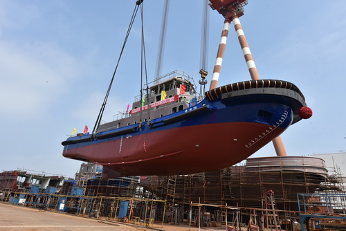 秦皇岛油电船下水-压缩.JPG