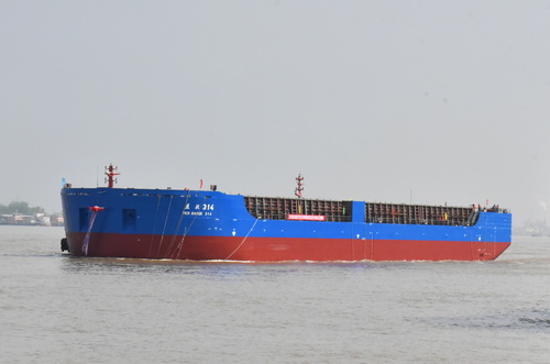1.2K“益驳314”下水-压缩.jpg