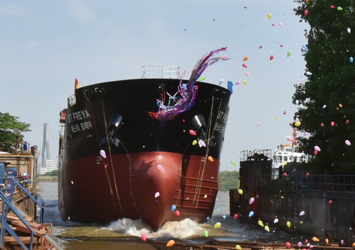 韩国4500DWT2#下水-压缩.jpg