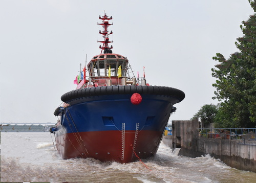 深圳华舟1#下水-压缩.jpg