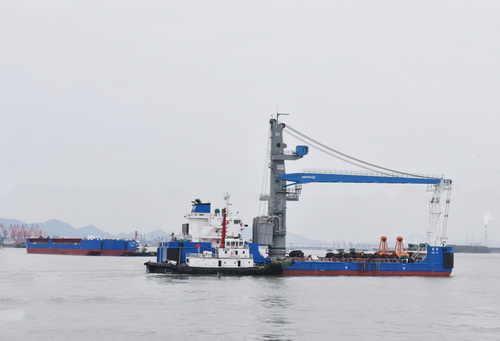 78米浮吊船出厂-压缩.jpg