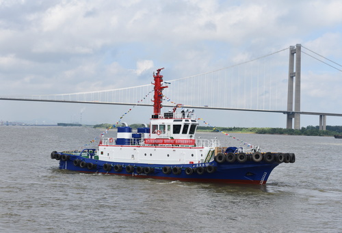 扬海拖5003交付-压缩.jpg