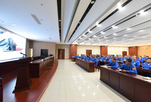 图3     观看党风廉政教育片.jpg